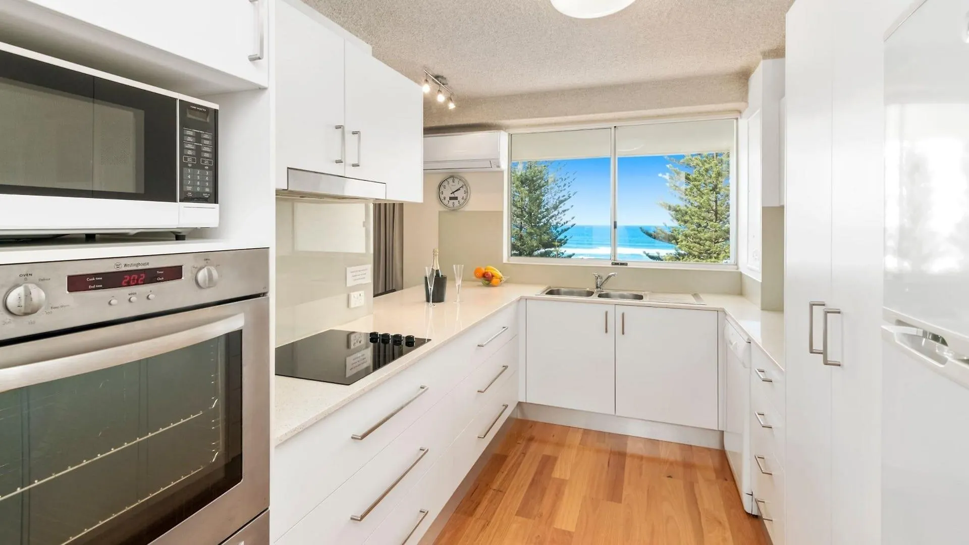 **** Aparthotel Solnamara Beachfront Apartments Gold Coast Australia