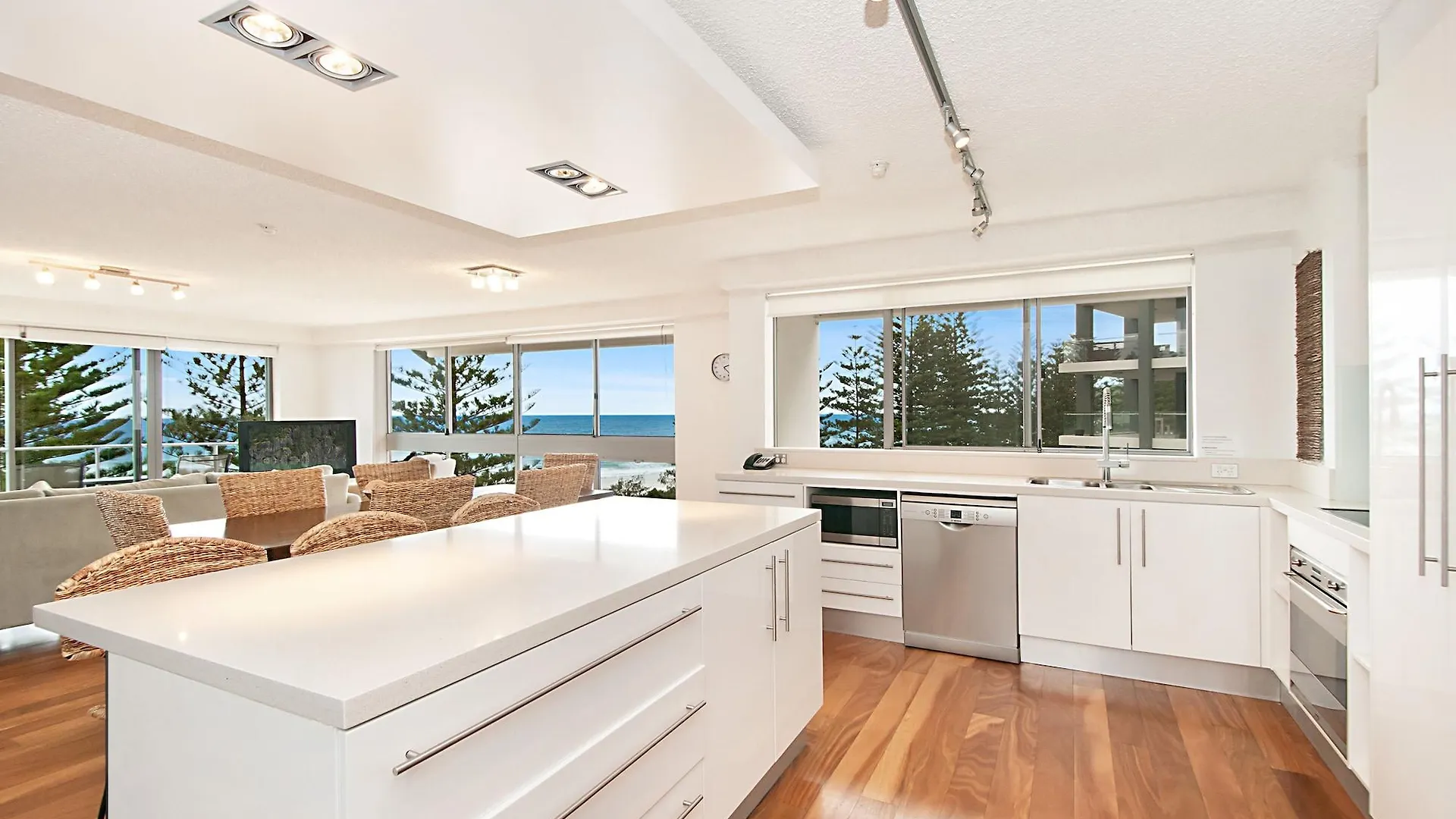 Aparthotel Solnamara Beachfront Apartments Gold Coast